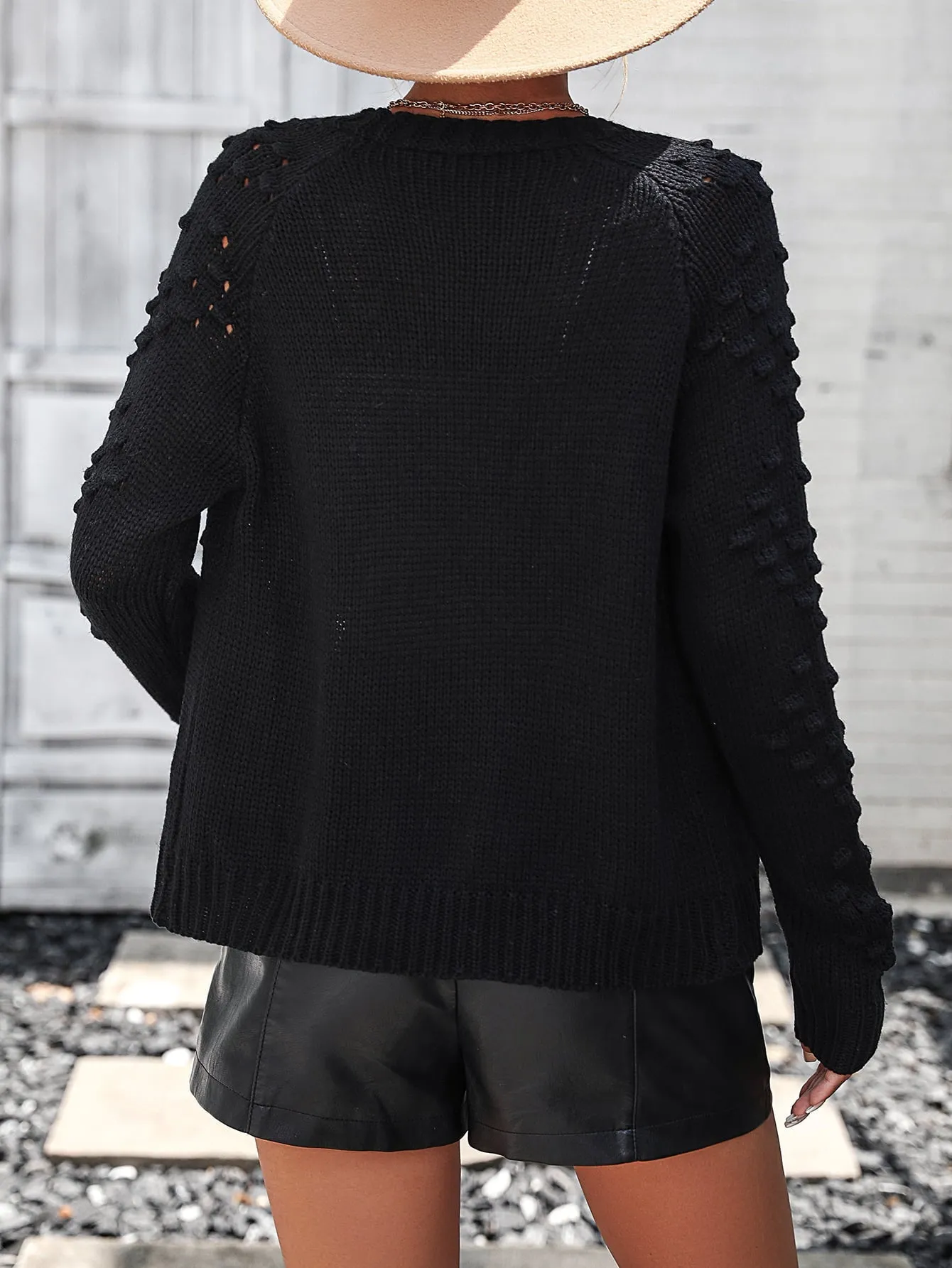 Casual Chic: Women's Knit Cardigan - Sweater with Embroidery