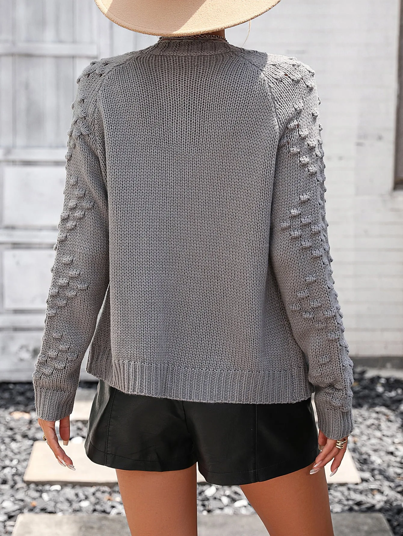 Casual Chic: Women's Knit Cardigan - Sweater with Embroidery