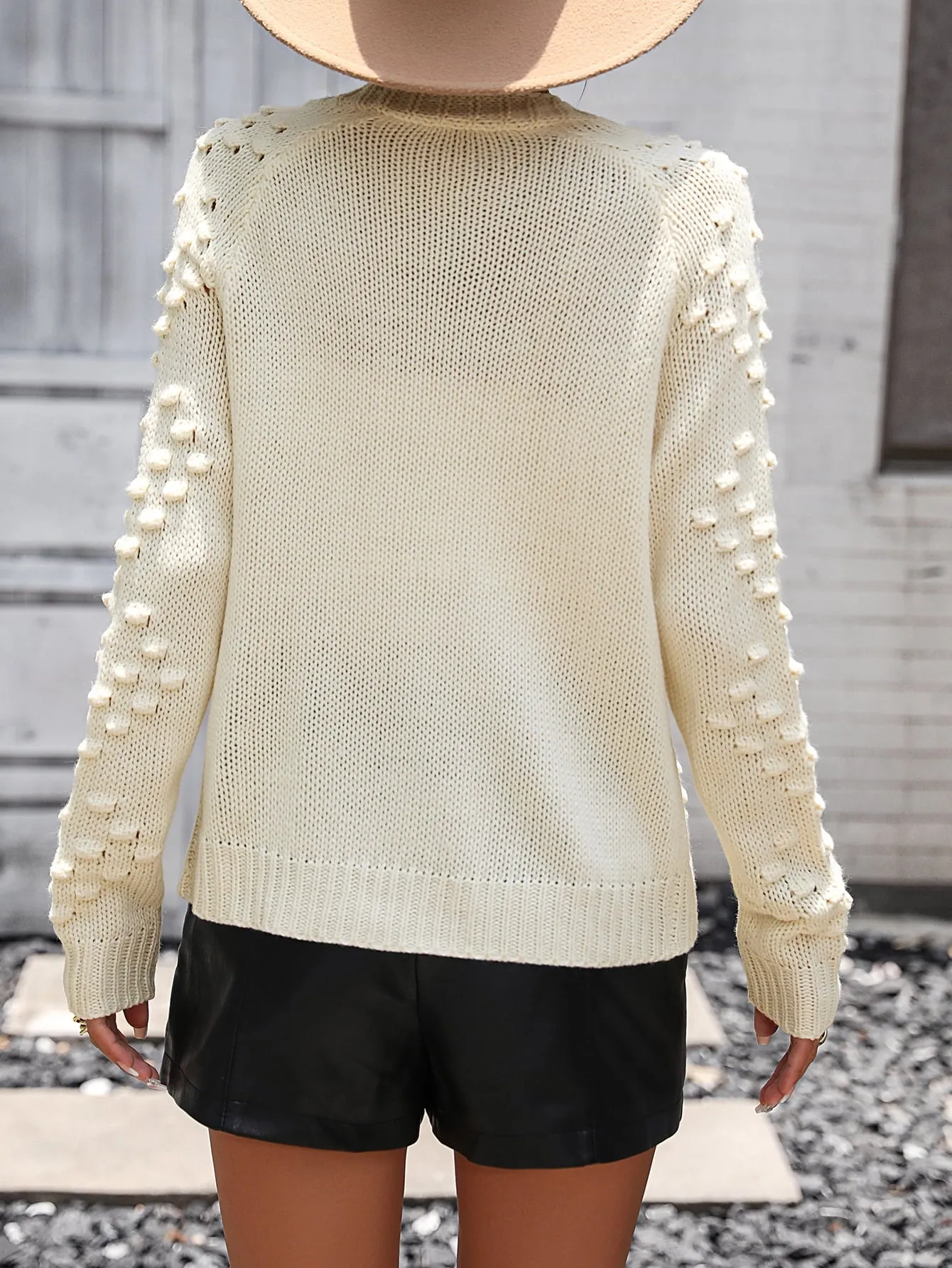 Casual Chic: Women's Knit Cardigan - Sweater with Embroidery